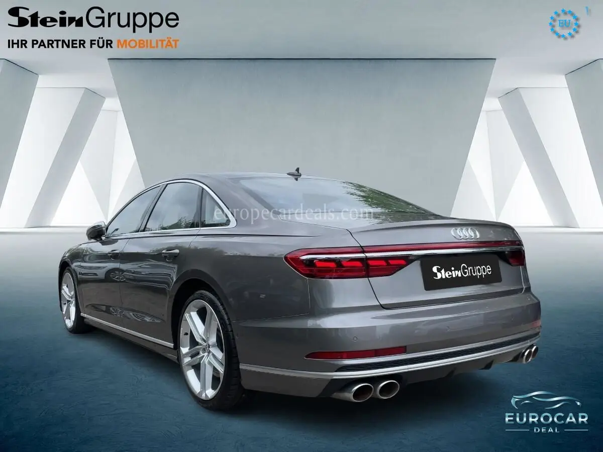 Audi S8