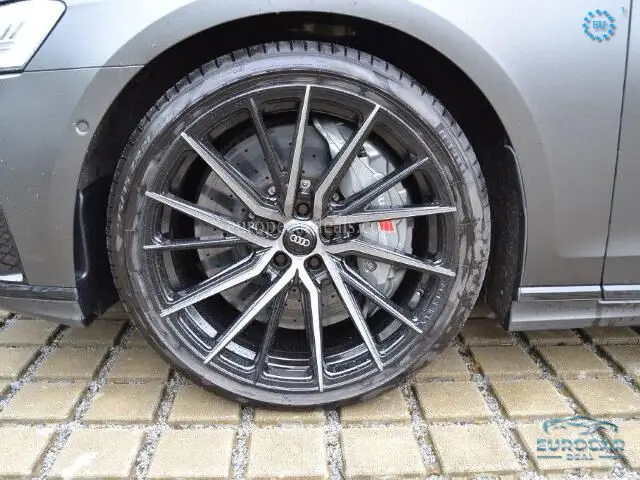 Audi S8