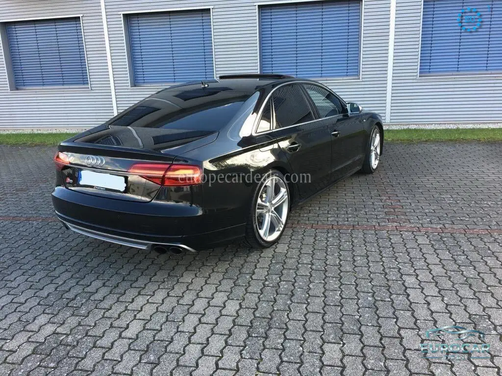 Audi S8