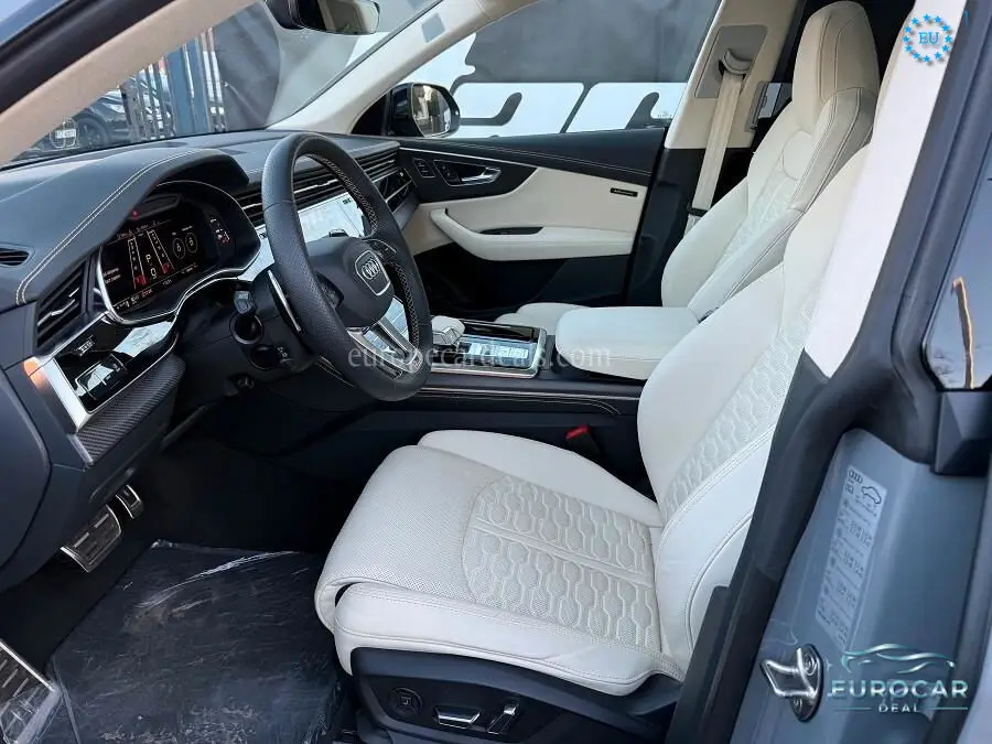 Audi RSQ8