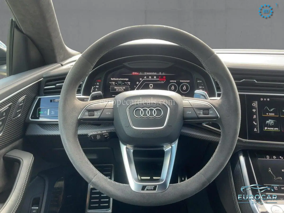 Audi RSQ8