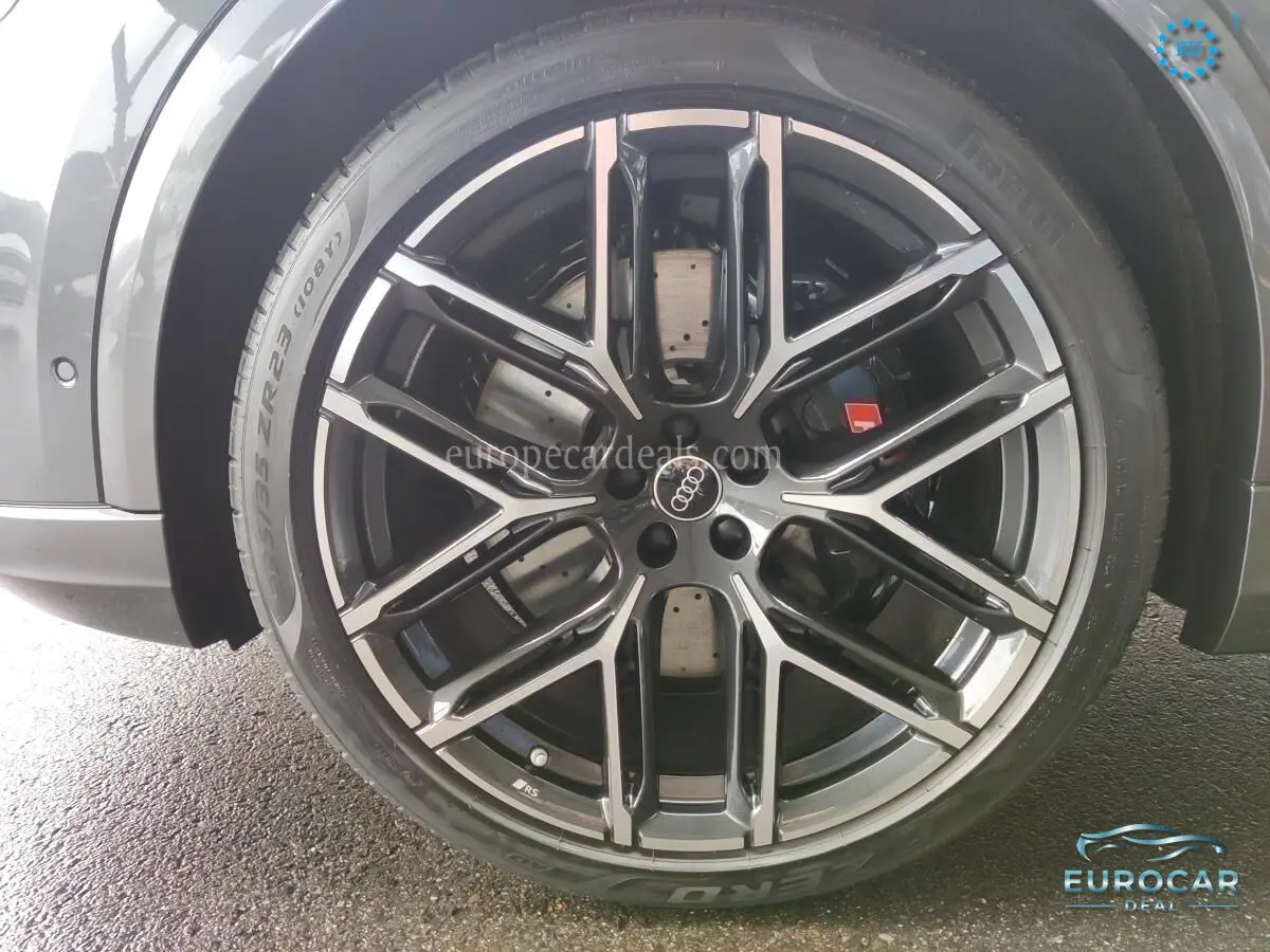 Audi RSQ8