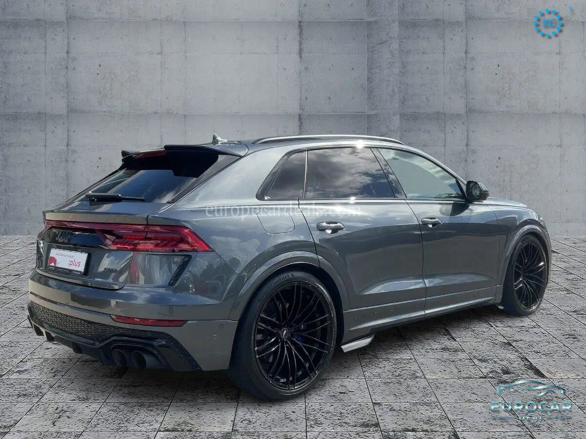 Audi RSQ8