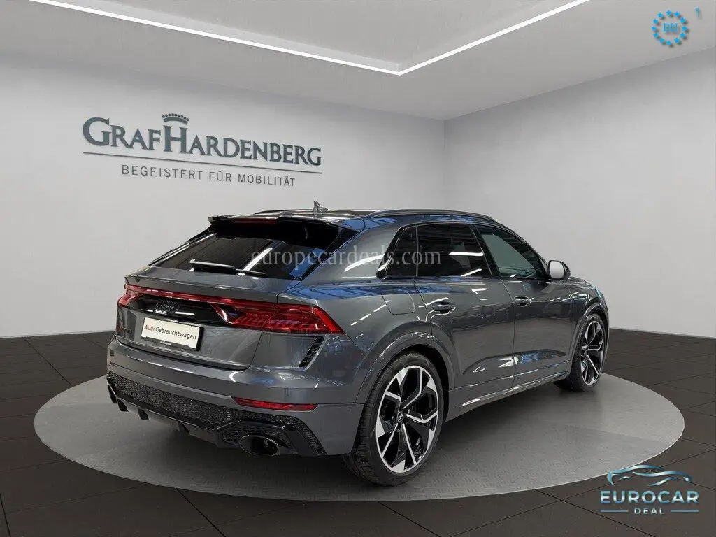 Audi RSQ8
