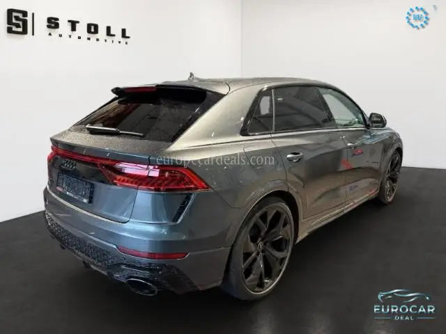 Audi RSQ8