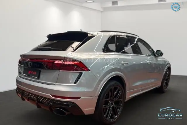 Audi RSQ8