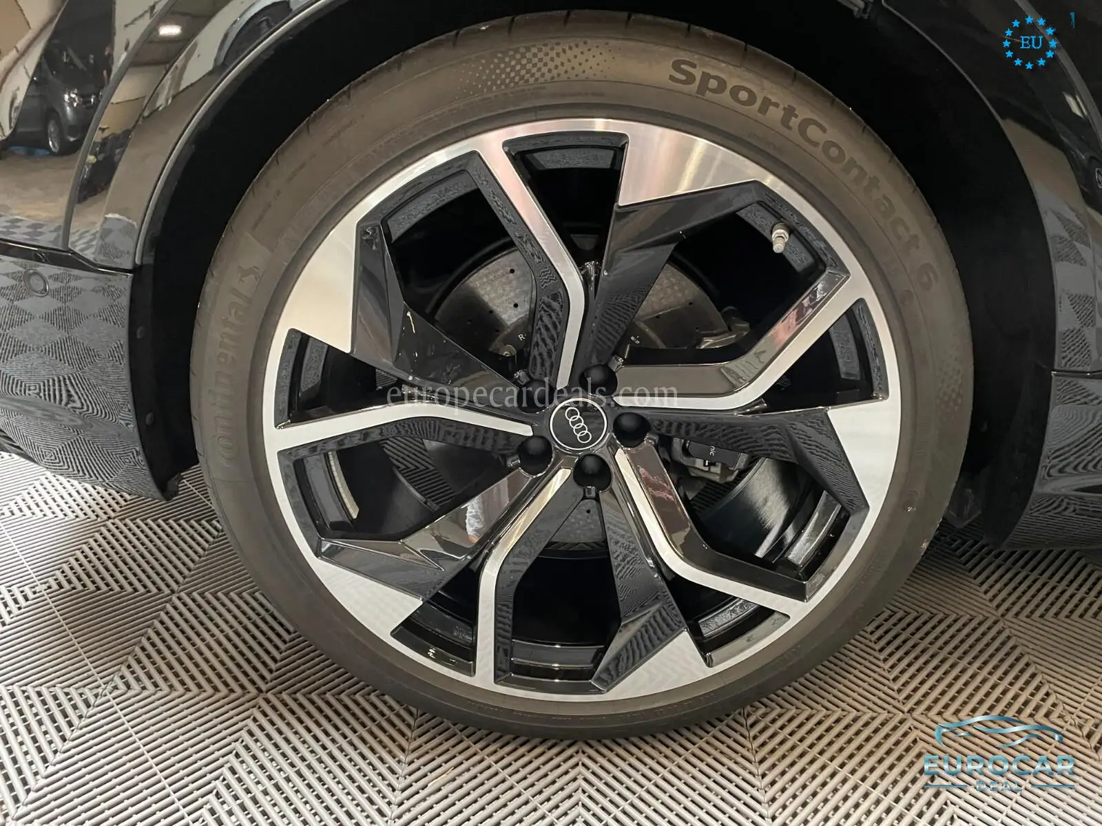 Audi RSQ8