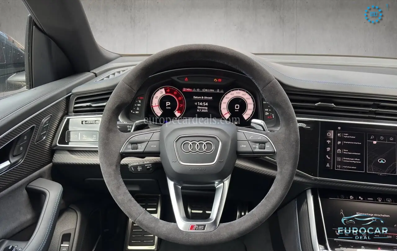 Audi RSQ8