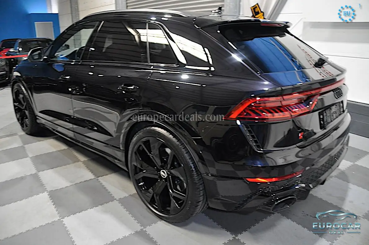 Audi RSQ8