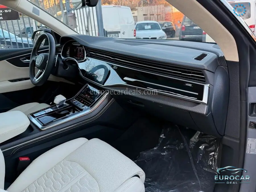 Audi RSQ8