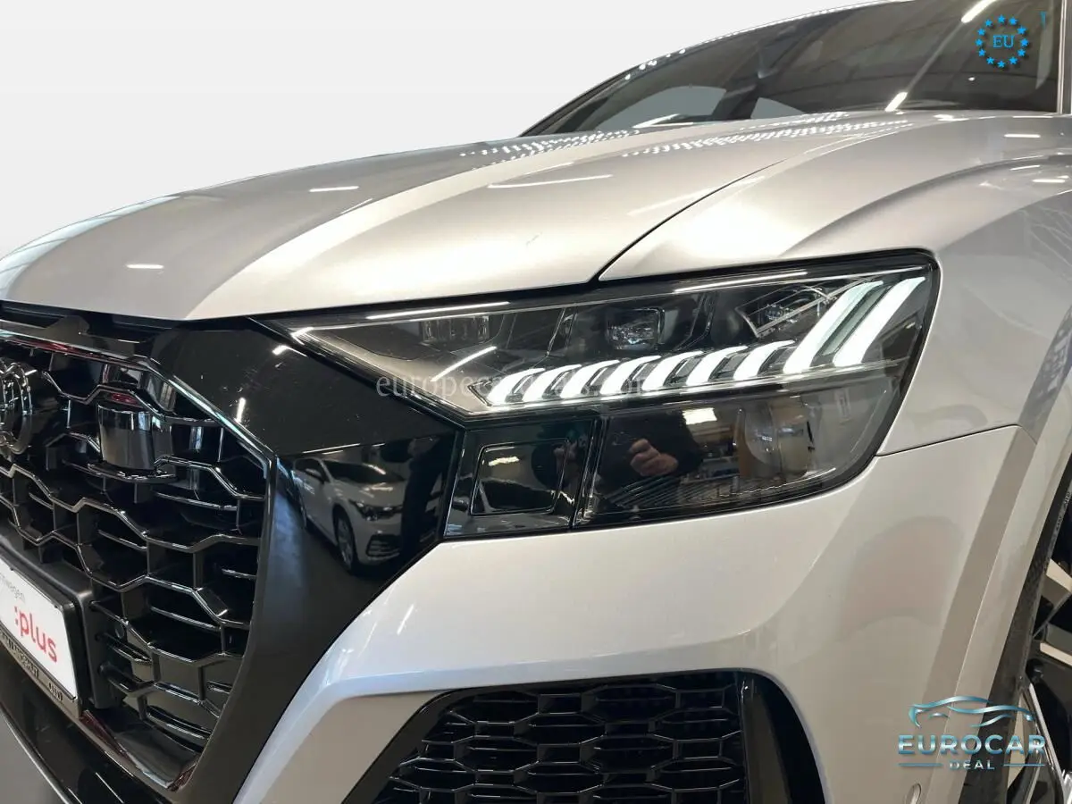 Audi RSQ8