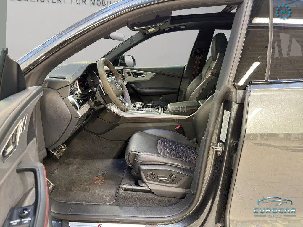 Audi RSQ8