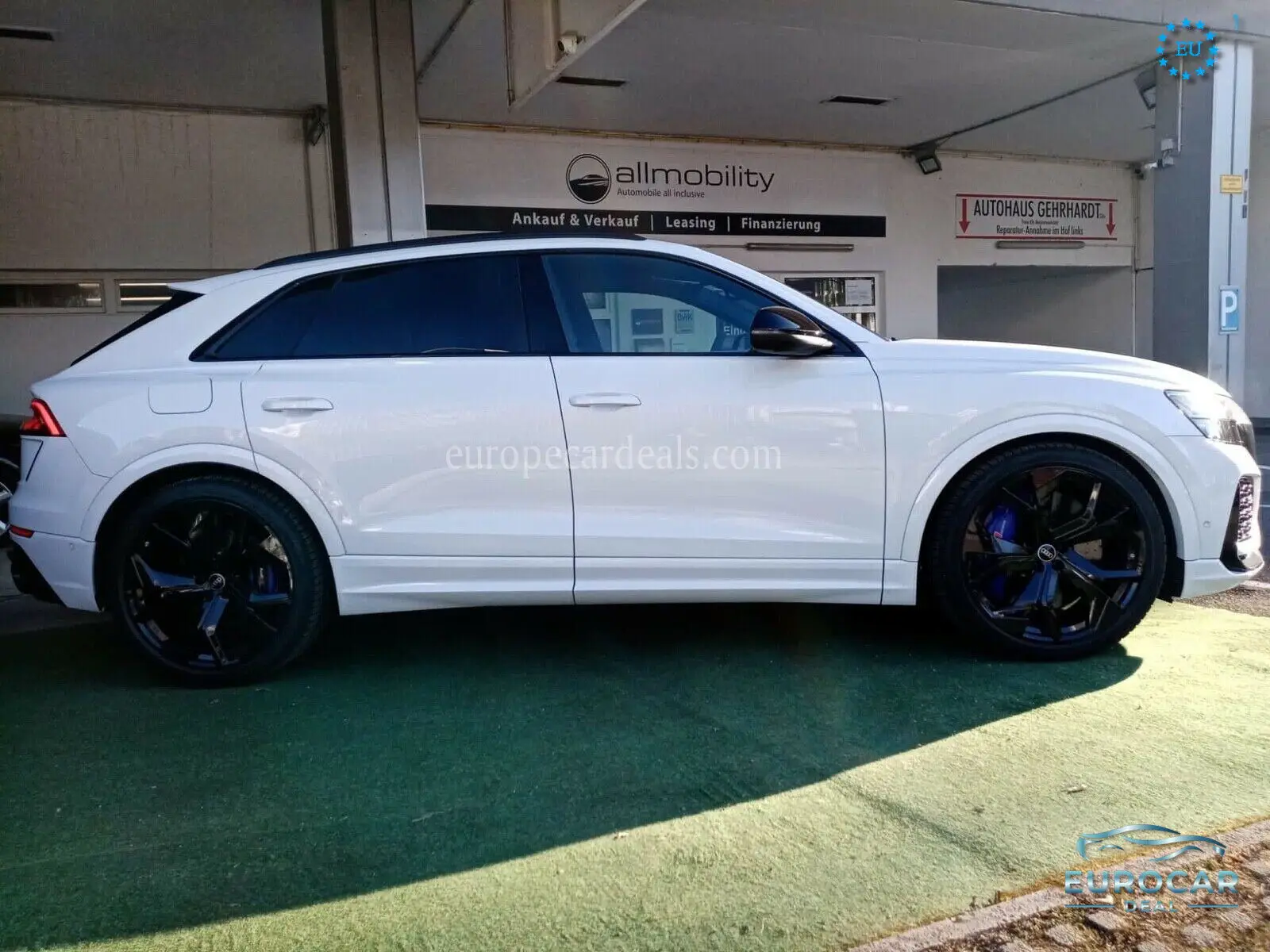 Audi RSQ8