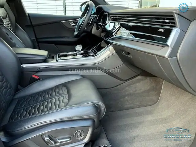 Audi RSQ8