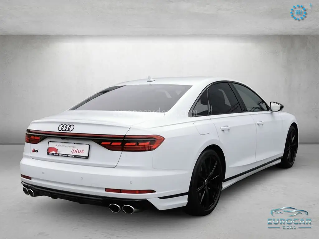 Audi S8