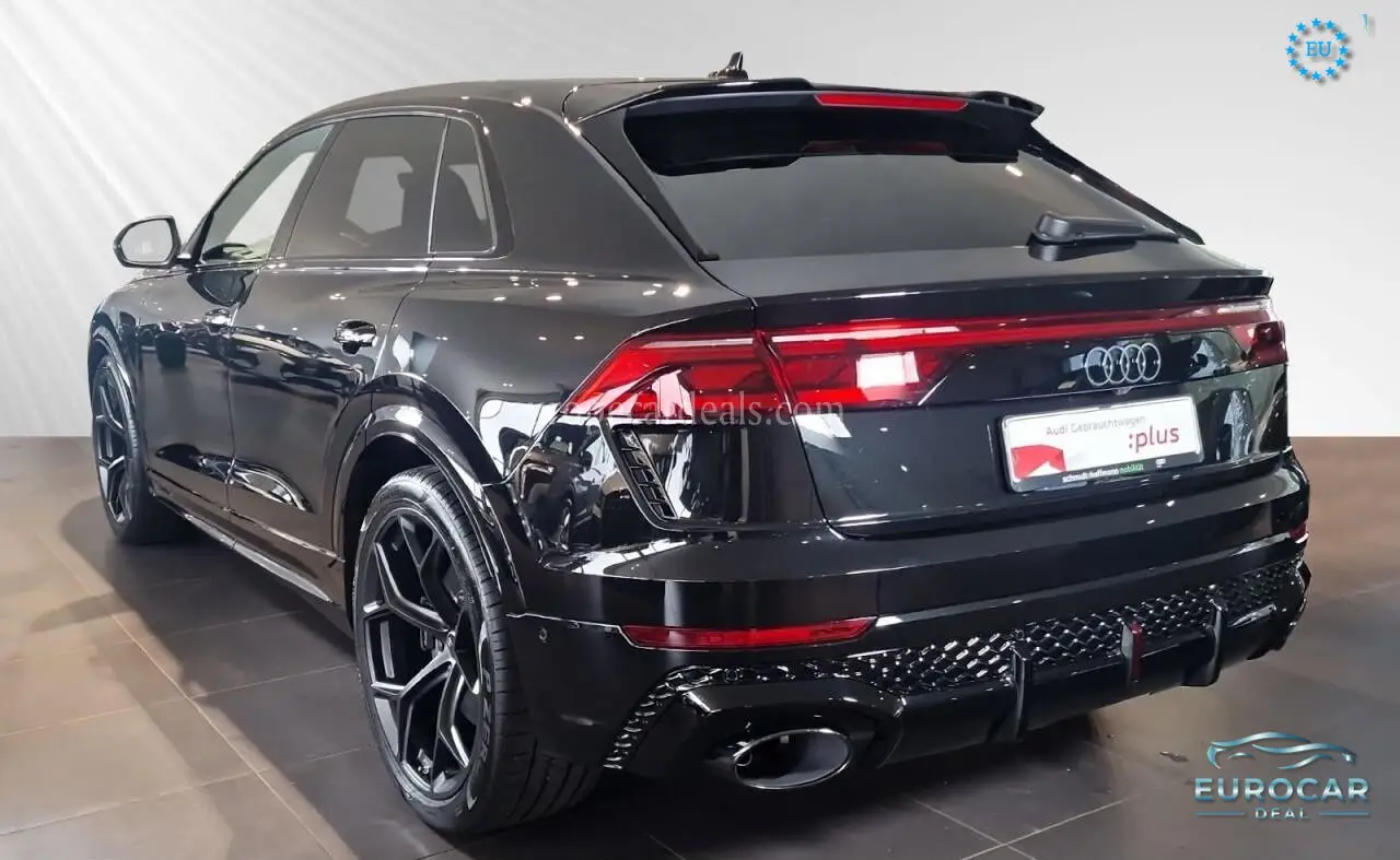 Audi RSQ8
