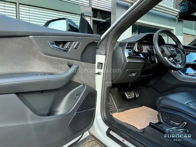 Audi RSQ8