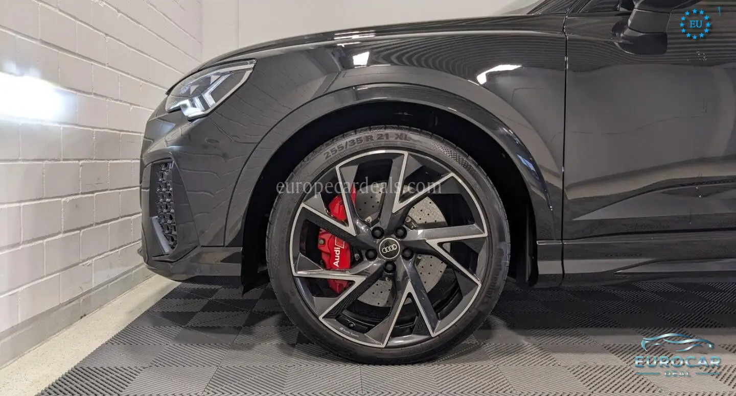 Audi RSQ3