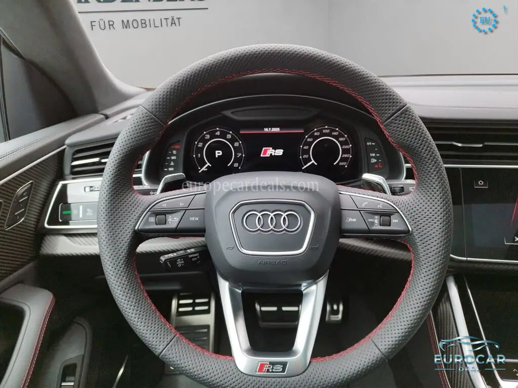 Audi RSQ8
