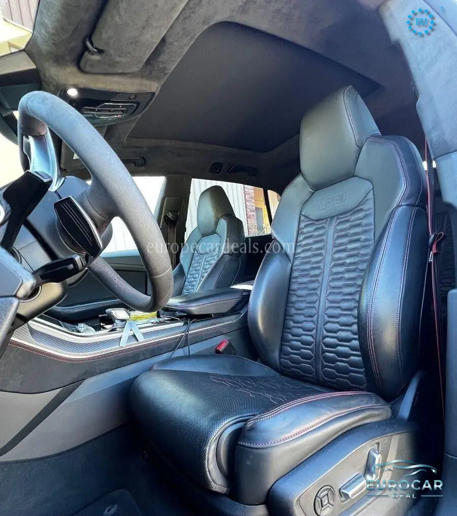 Audi RSQ8