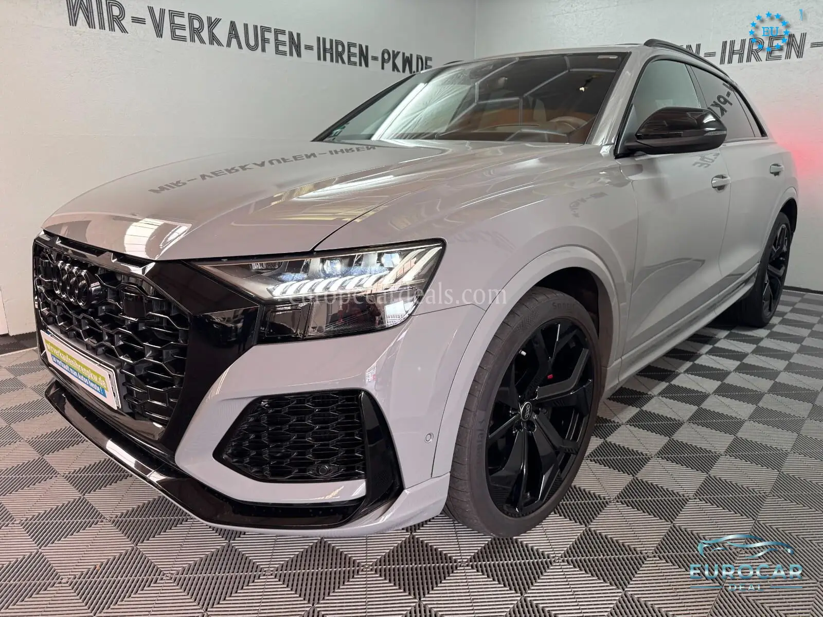 Audi RSQ8