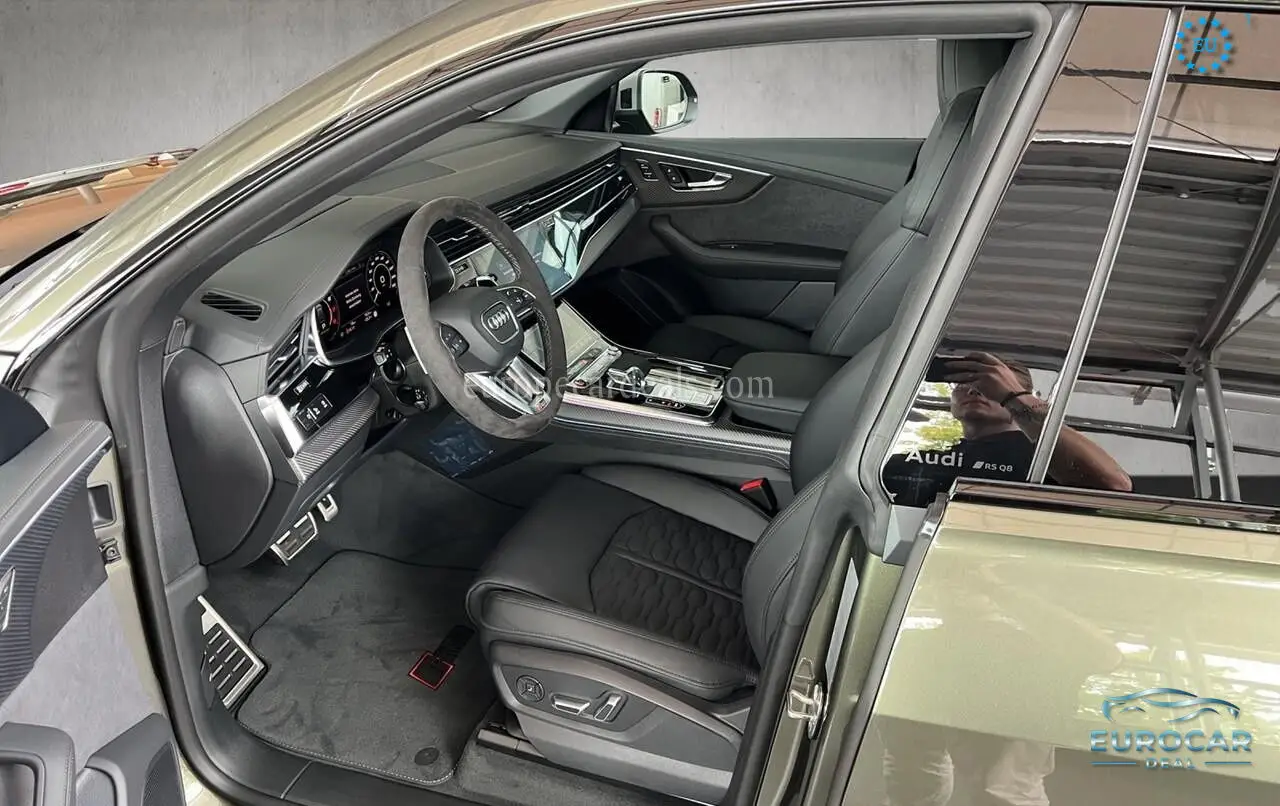 Audi RSQ8