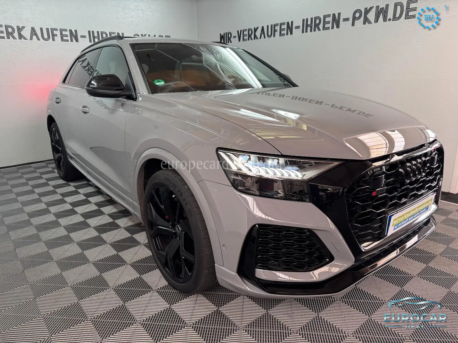 Audi RSQ8