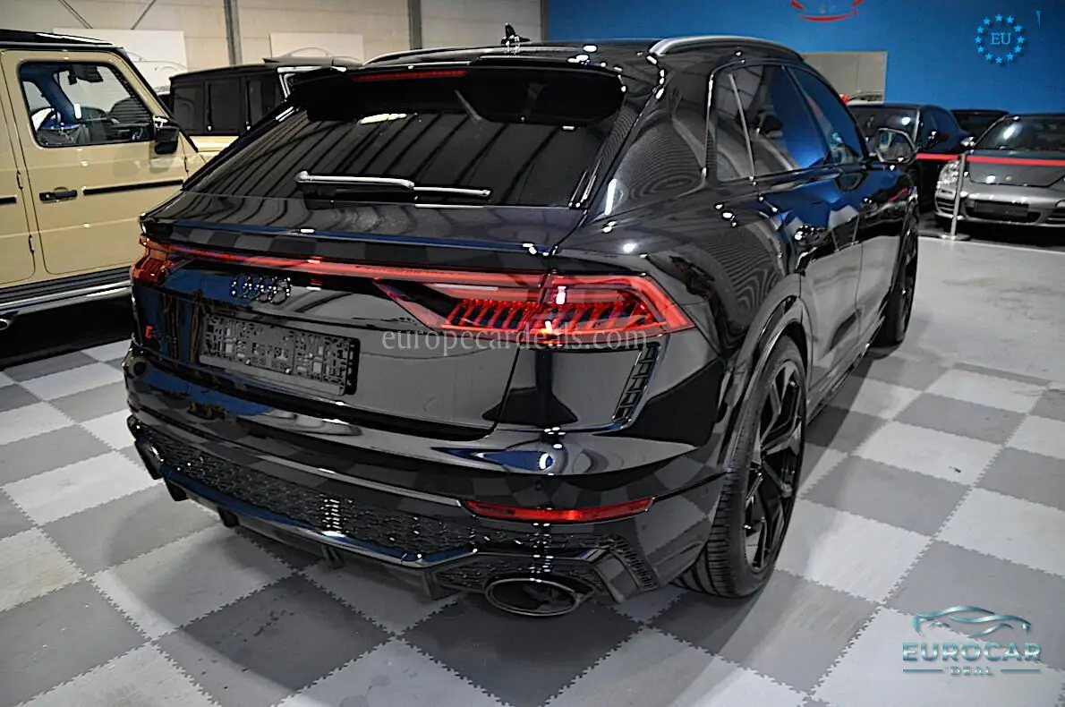 Audi RSQ8