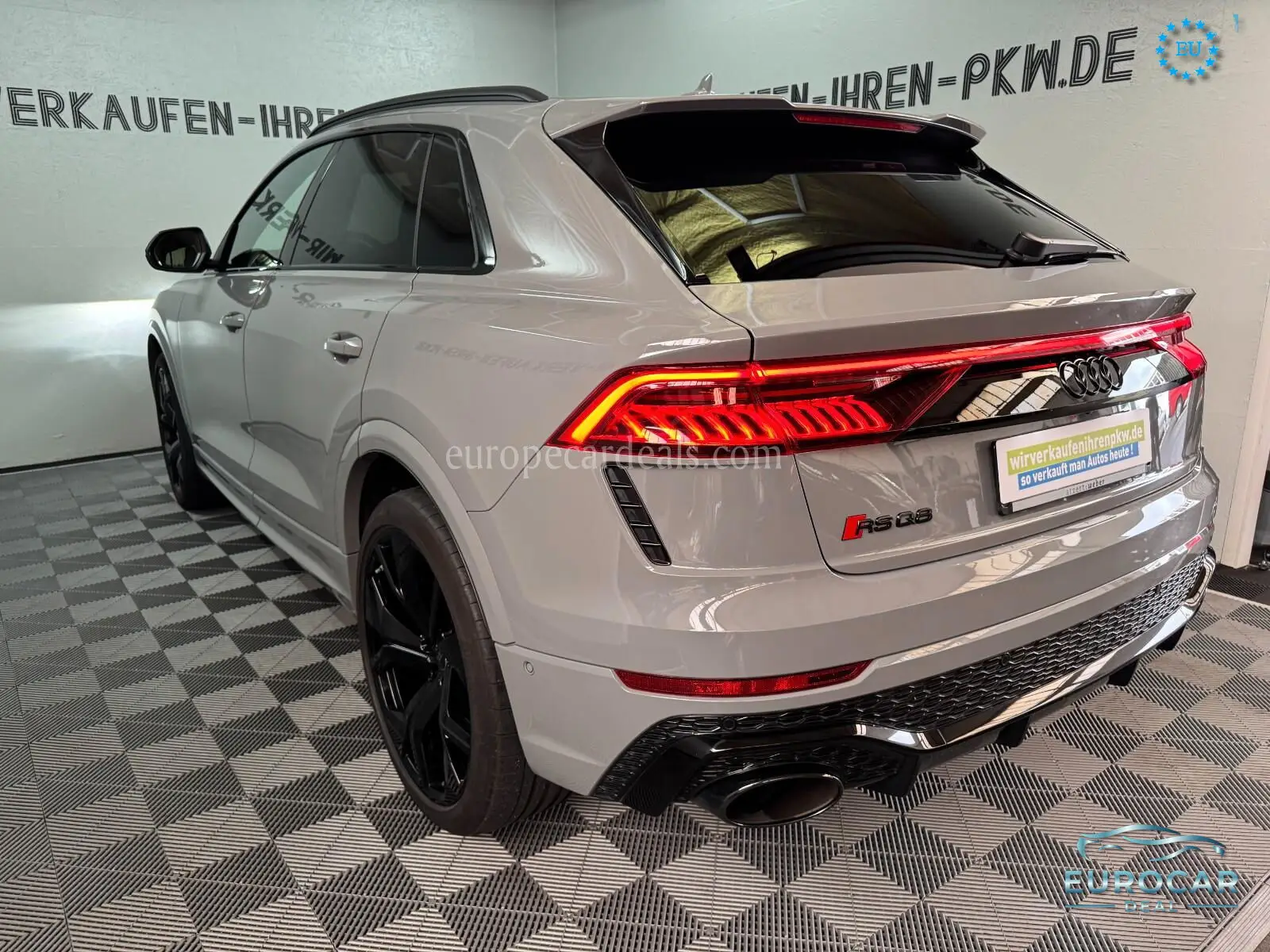 Audi RSQ8