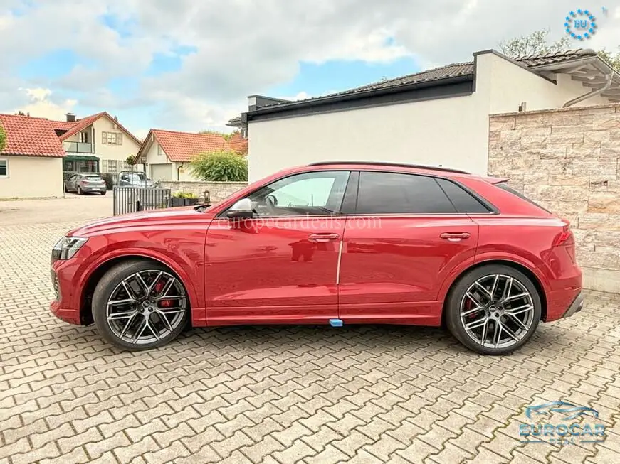 Audi RSQ8