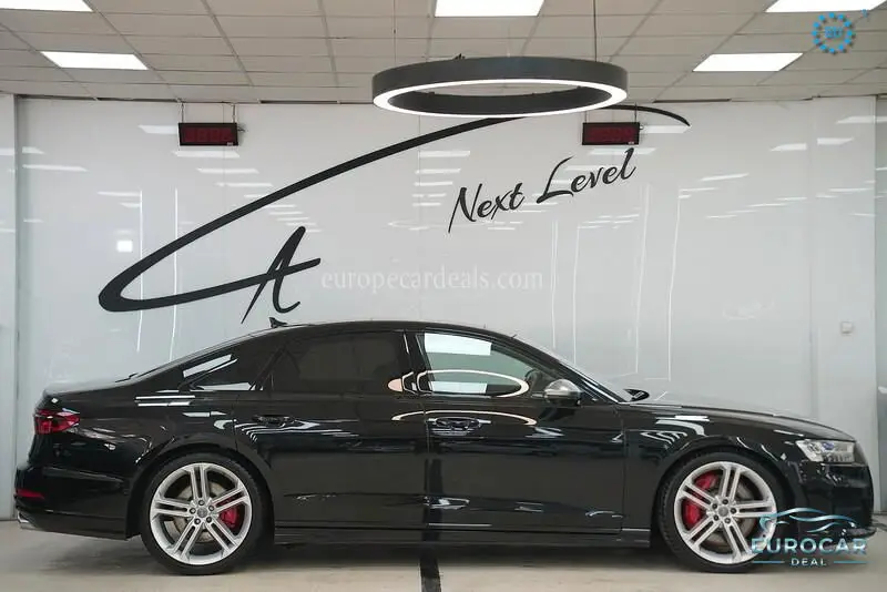 Audi S8