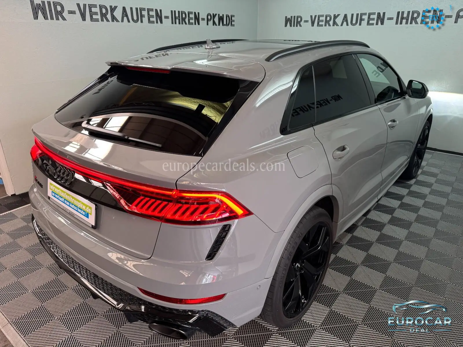 Audi RSQ8