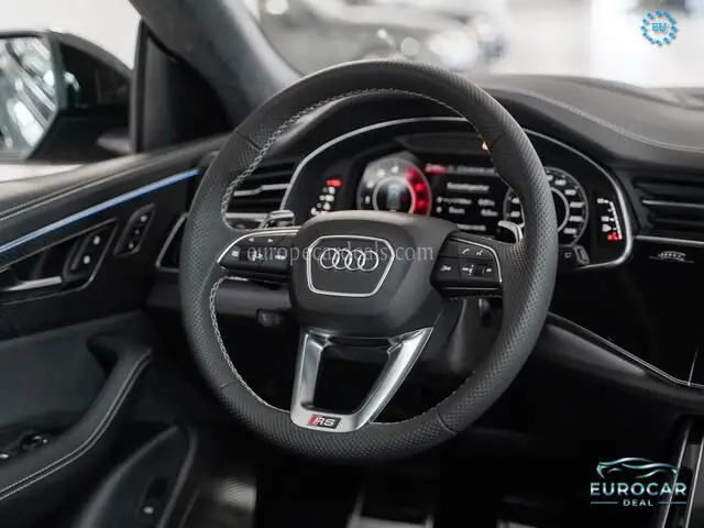 Audi RSQ8