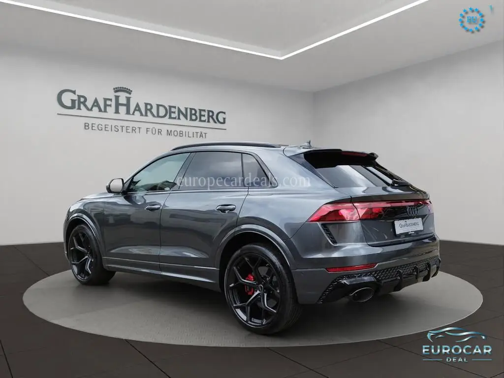 Audi RSQ8