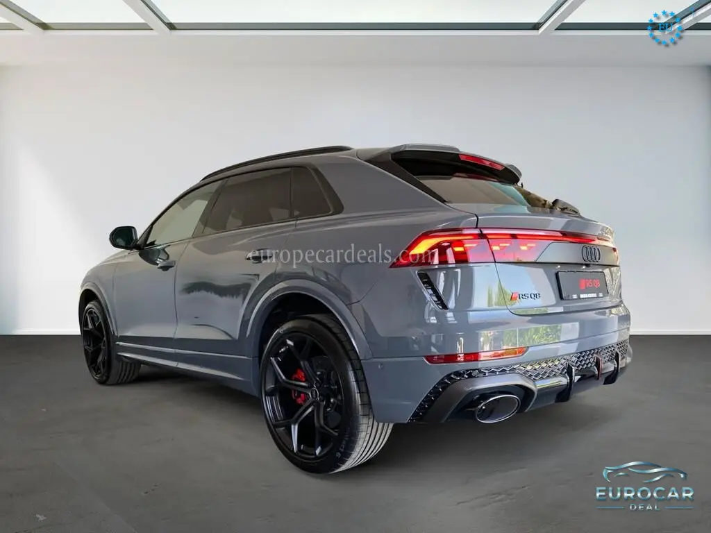 Audi RSQ8