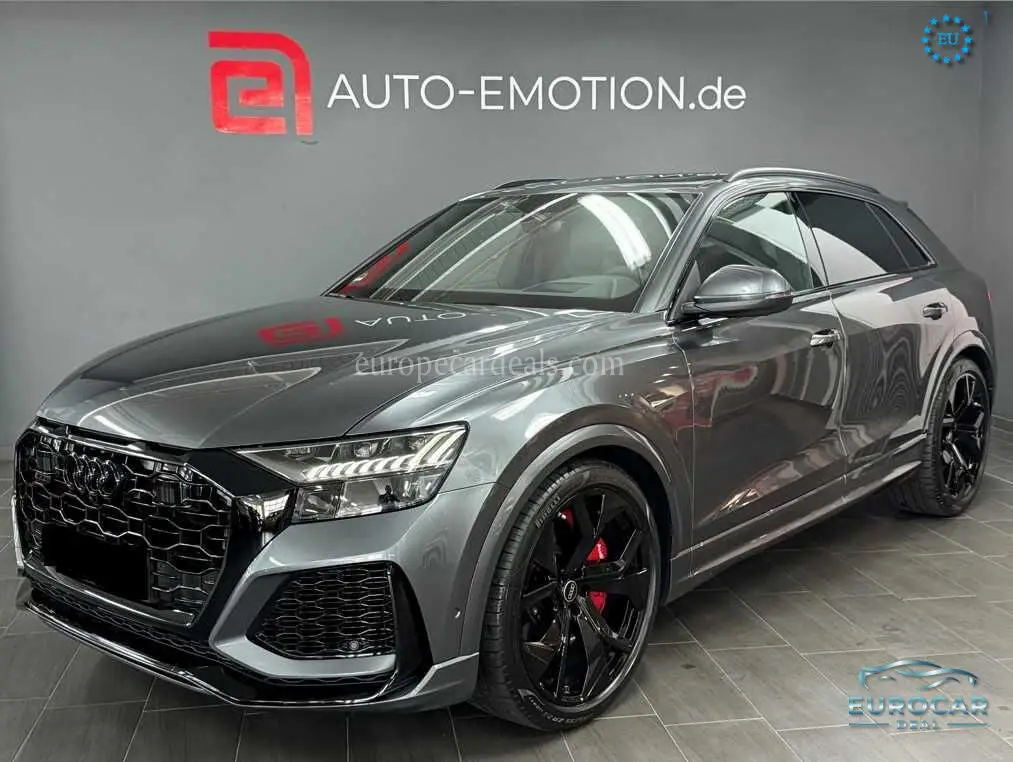 Audi RSQ8