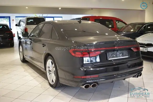Audi S8