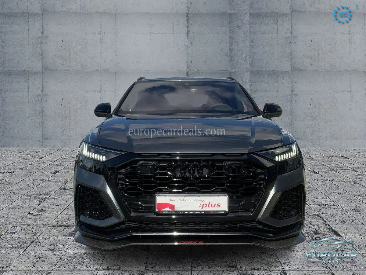 Audi RSQ8