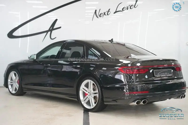Audi S8