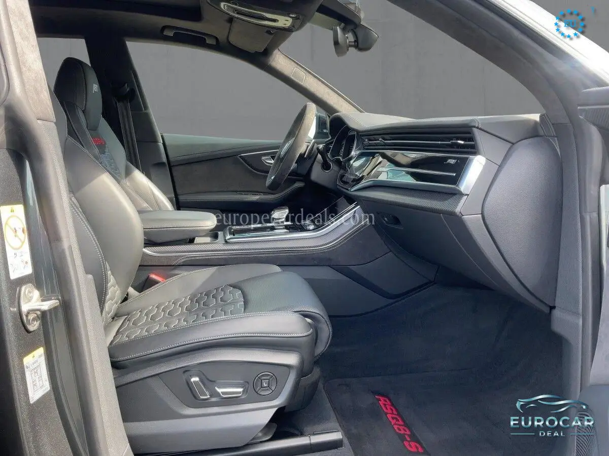 Audi RSQ8