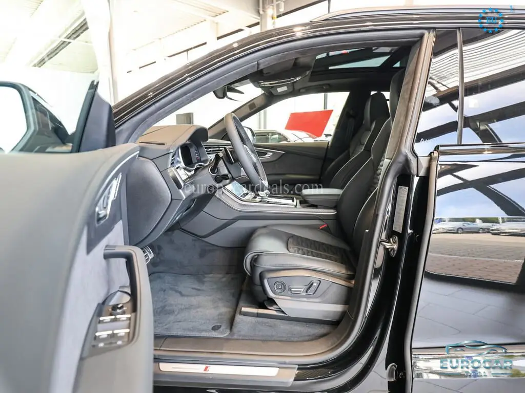 Audi RSQ8