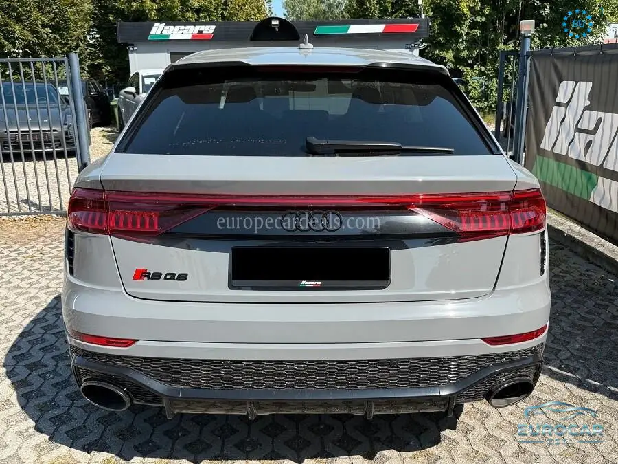 Audi RSQ8