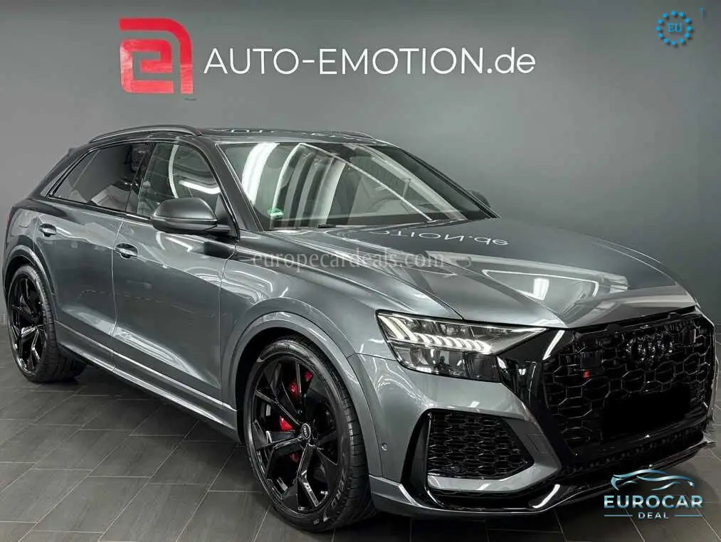 Audi RSQ8