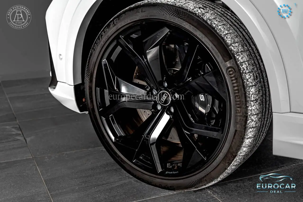 Audi RSQ8