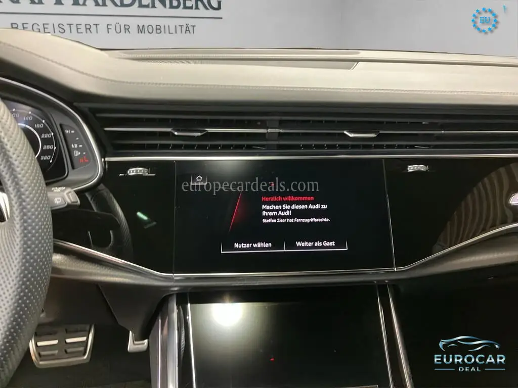 Audi RSQ8