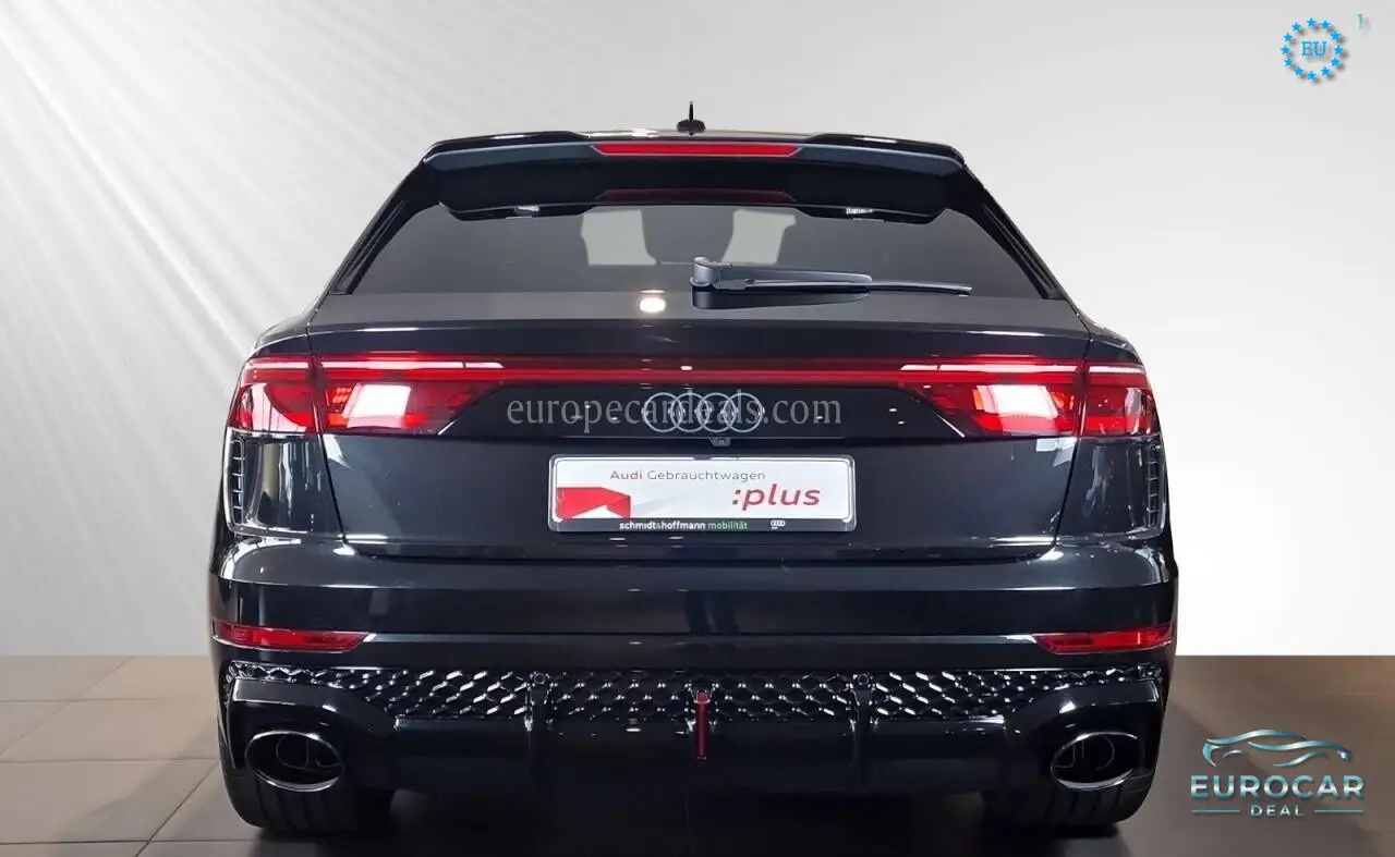 Audi RSQ8
