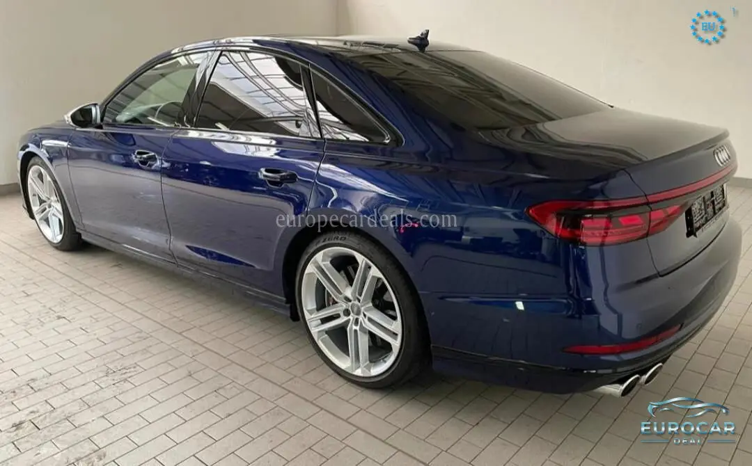 Audi S8