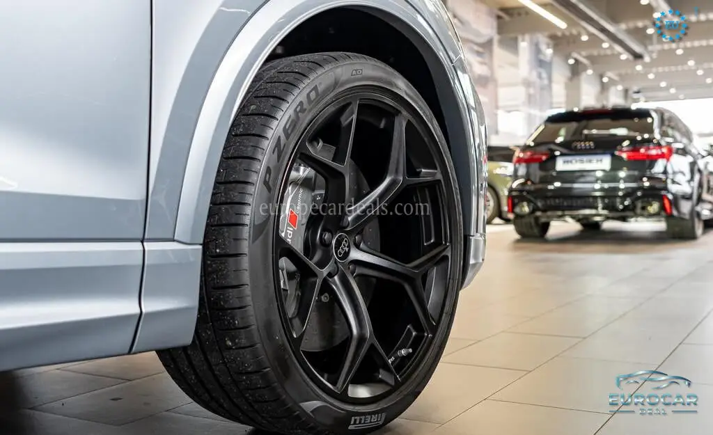Audi RSQ8