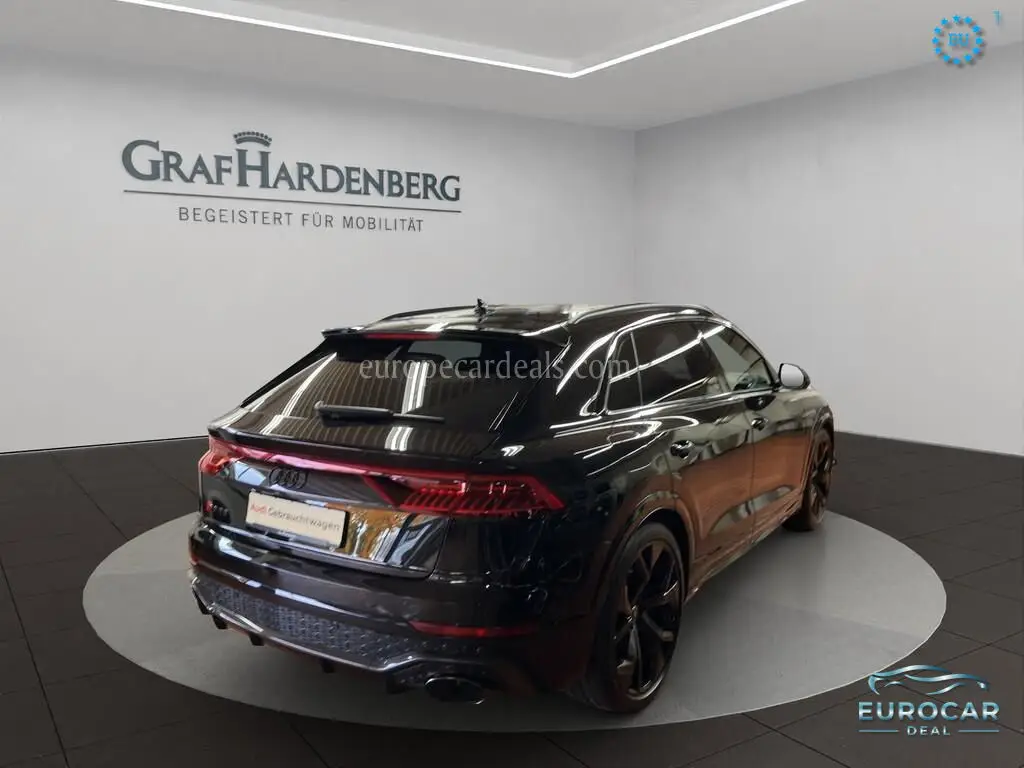 Audi RSQ8