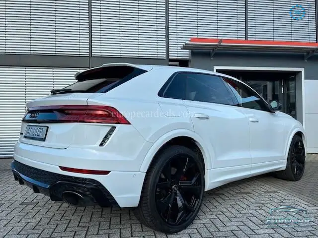 Audi RSQ8